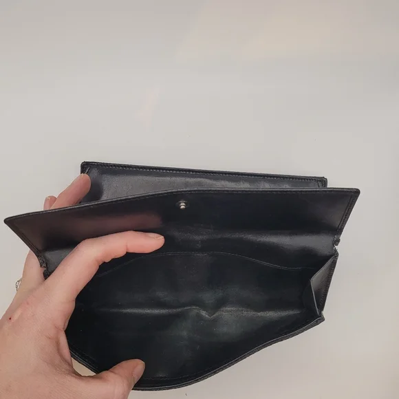 Gucci Wallet with Silver Clasp And Key - Picture 9 of 13